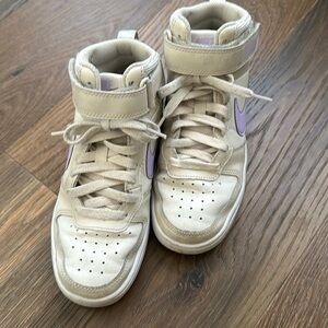 Nike Court Borough Mid 2 (Size 4Y)
